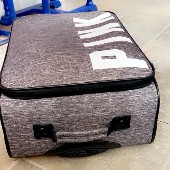 Victoria Secrets Pink luggage suitcase - Picture 7 of 7